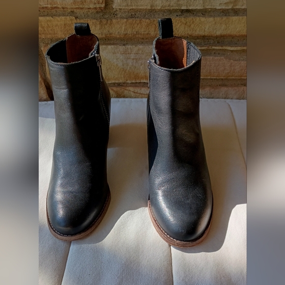 Frye Black Leather Ankle Boots_6.5 - Picture 2 of 11